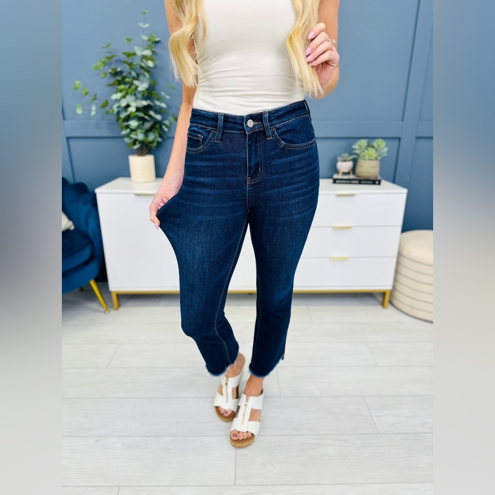 Excellent condition Vervet REG/CURVY Something Special Cropped Flare Jeans 9/29